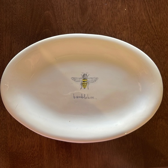 Rae Dunn Other - Rae Dunn, artesian bee collection dish by magenta